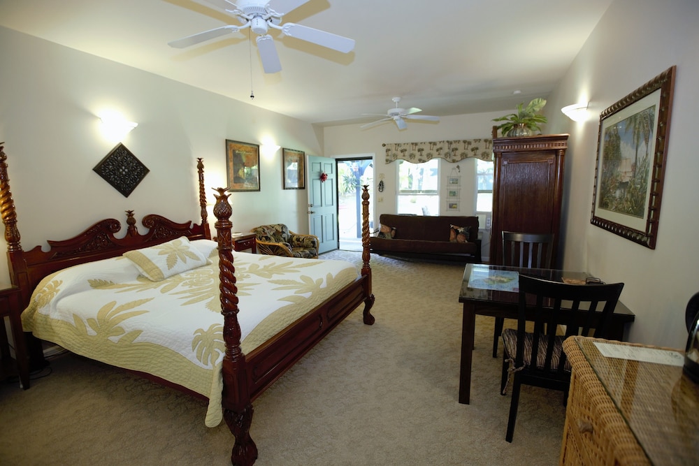 Ginger, King Bed, Private Bathroom