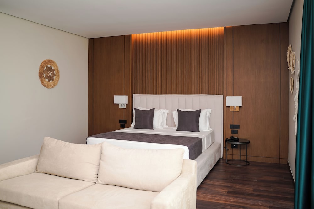 Supreme Hotel 25/72