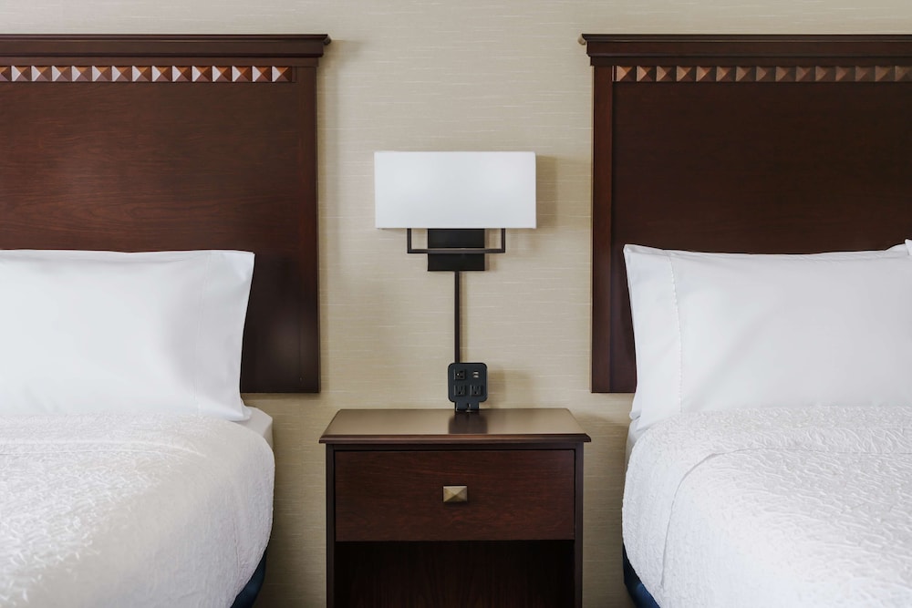 Hampton Inn Suites West Sacramento 18/62