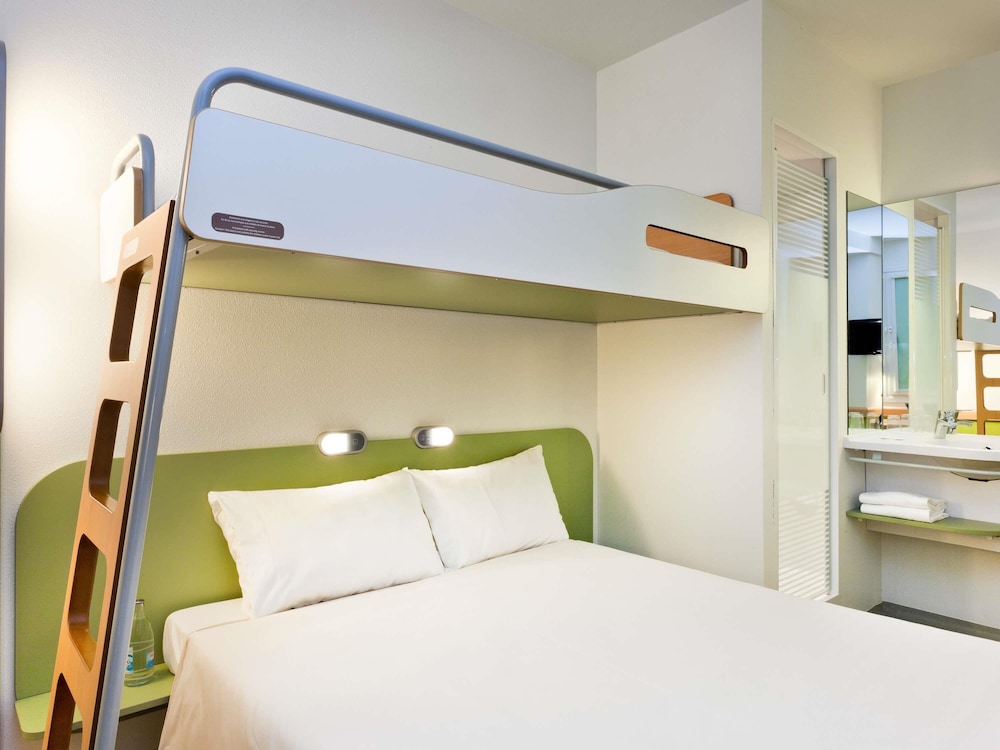 Ibis Budget Sevilla Aeropuerto 12/35