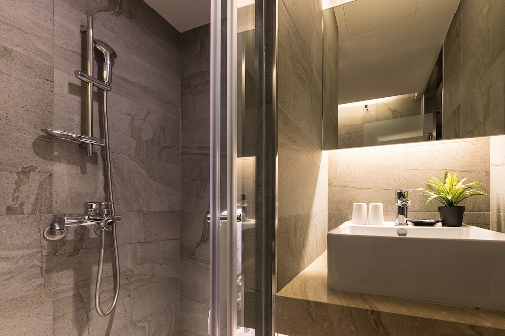 Goodmore Hotel Shida 40/40