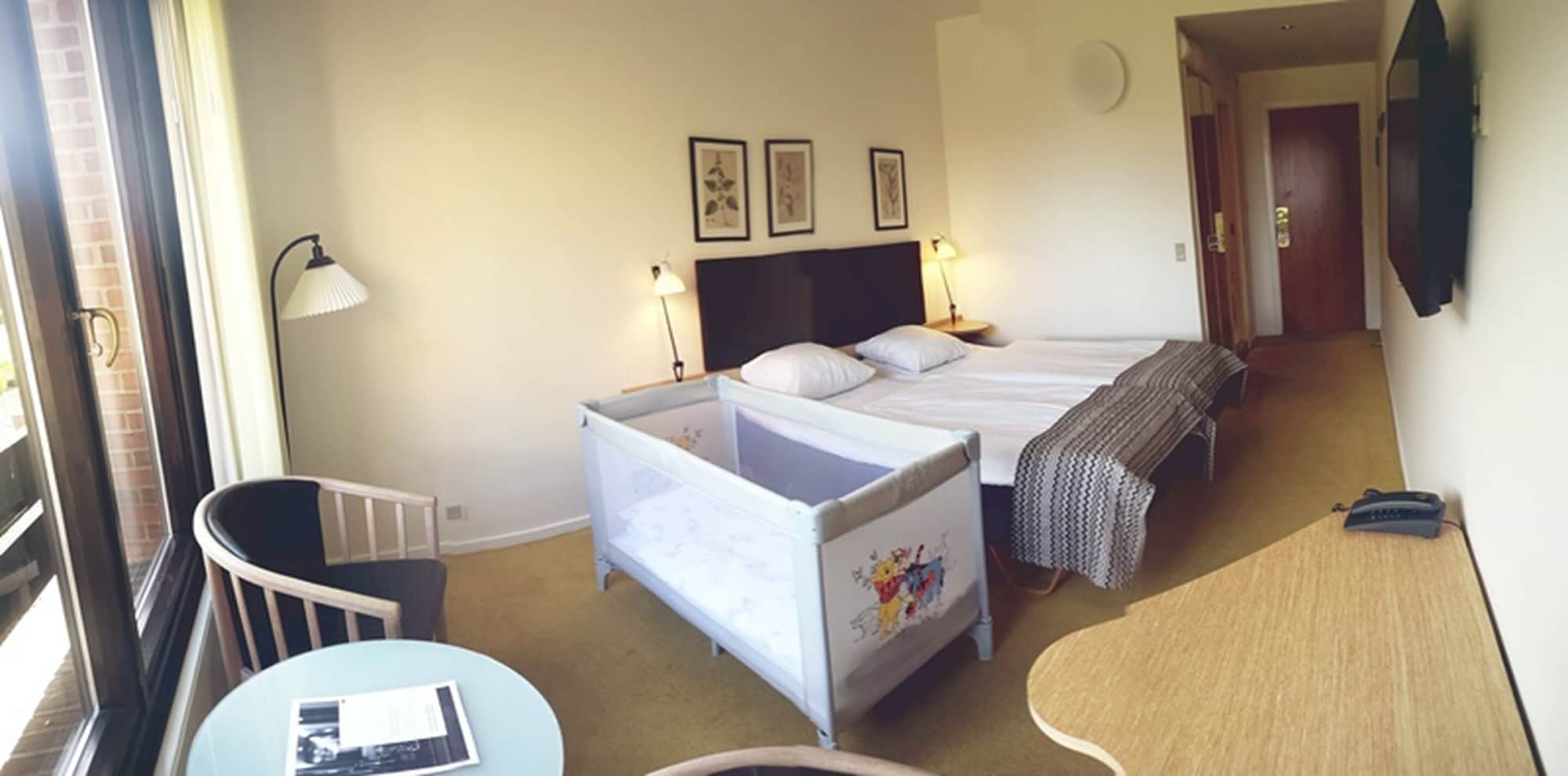 Room, Twin Beds, Small