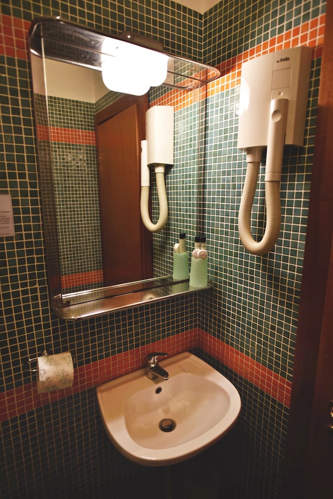 ROOM, DOUBLE BED, EXTERNAL BATHROOM