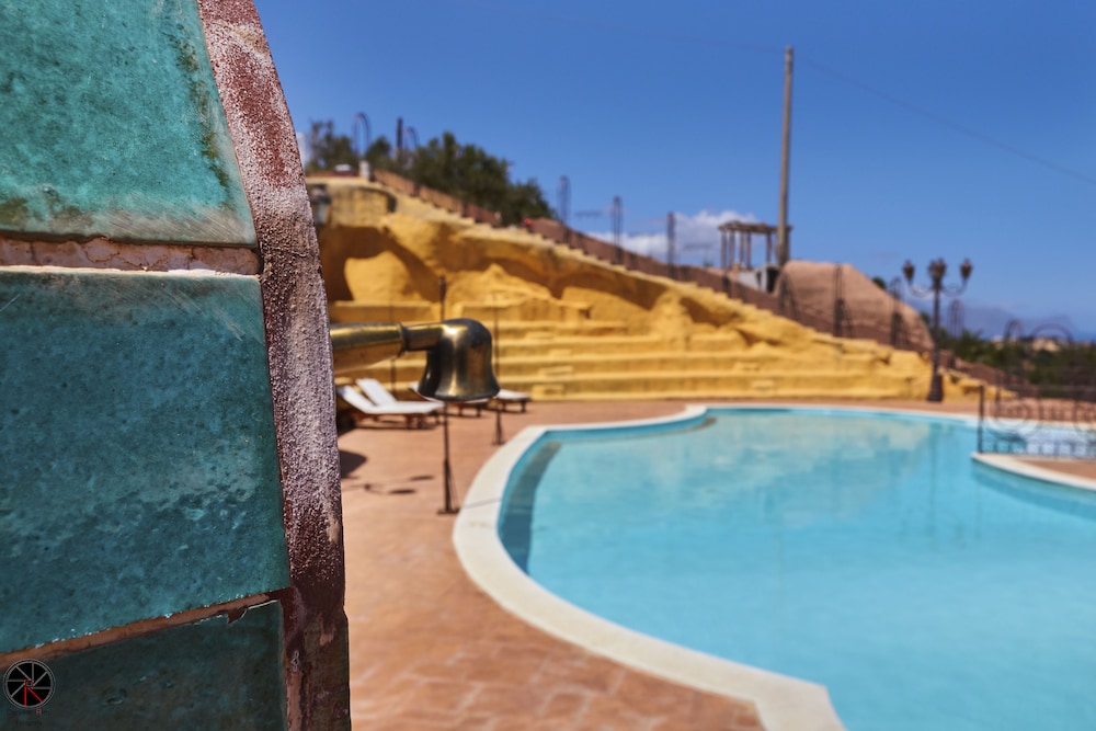 GRAND HOTEL LA BATIA 48/60
