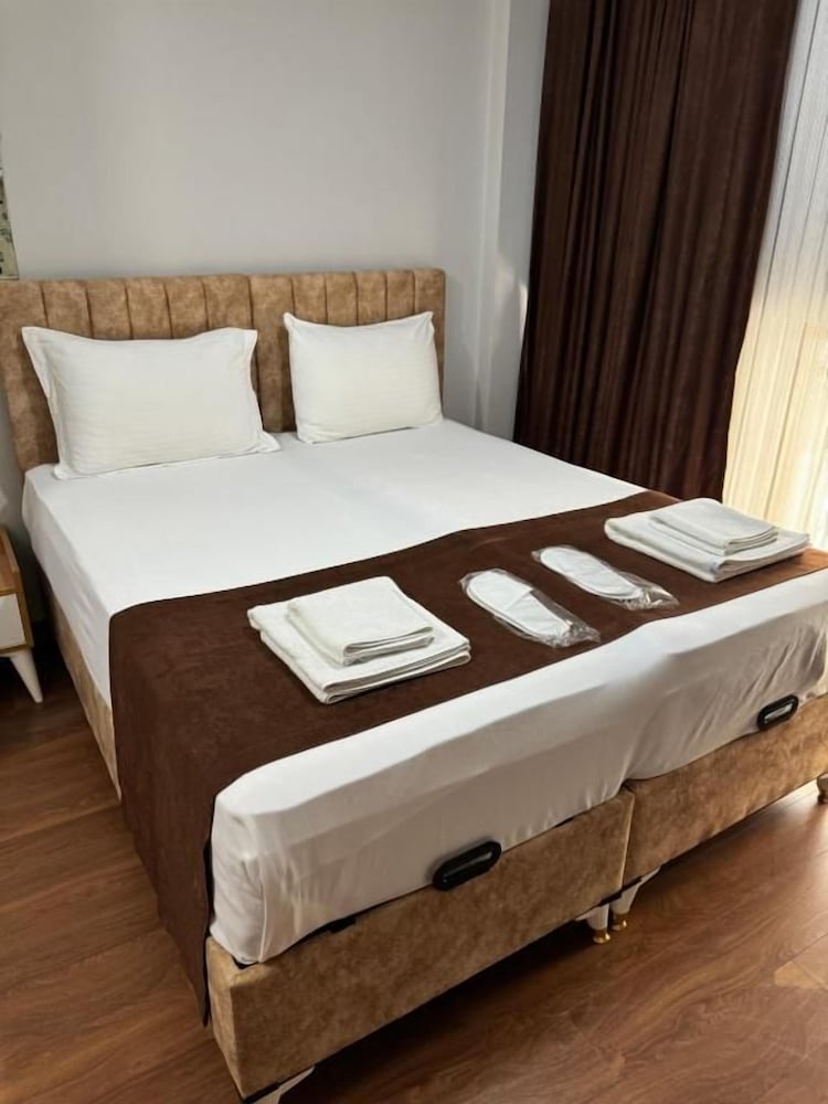 Tavra Hotel 8/34