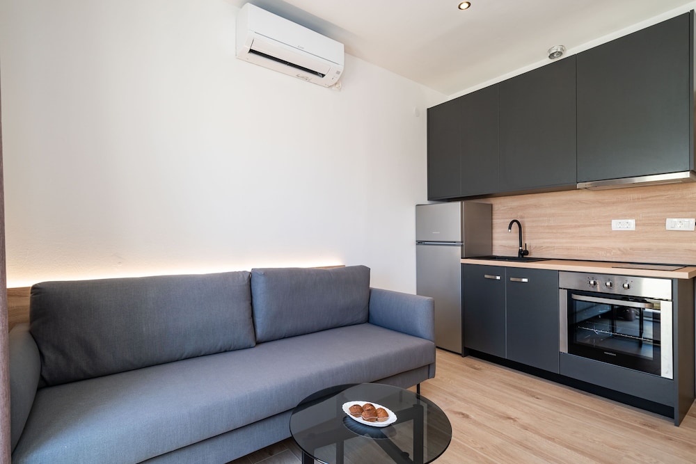 Bacan Serviced Apartments 42/64