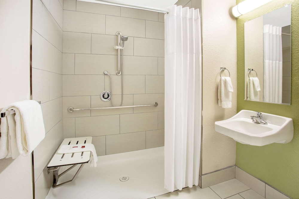 Baymont by Wyndham Phoenix I-10 near 51st Ave 52/55