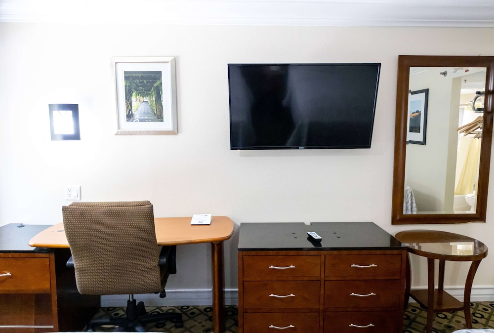 Baymont by Wyndham College Park Atlanta Airport South 40/50