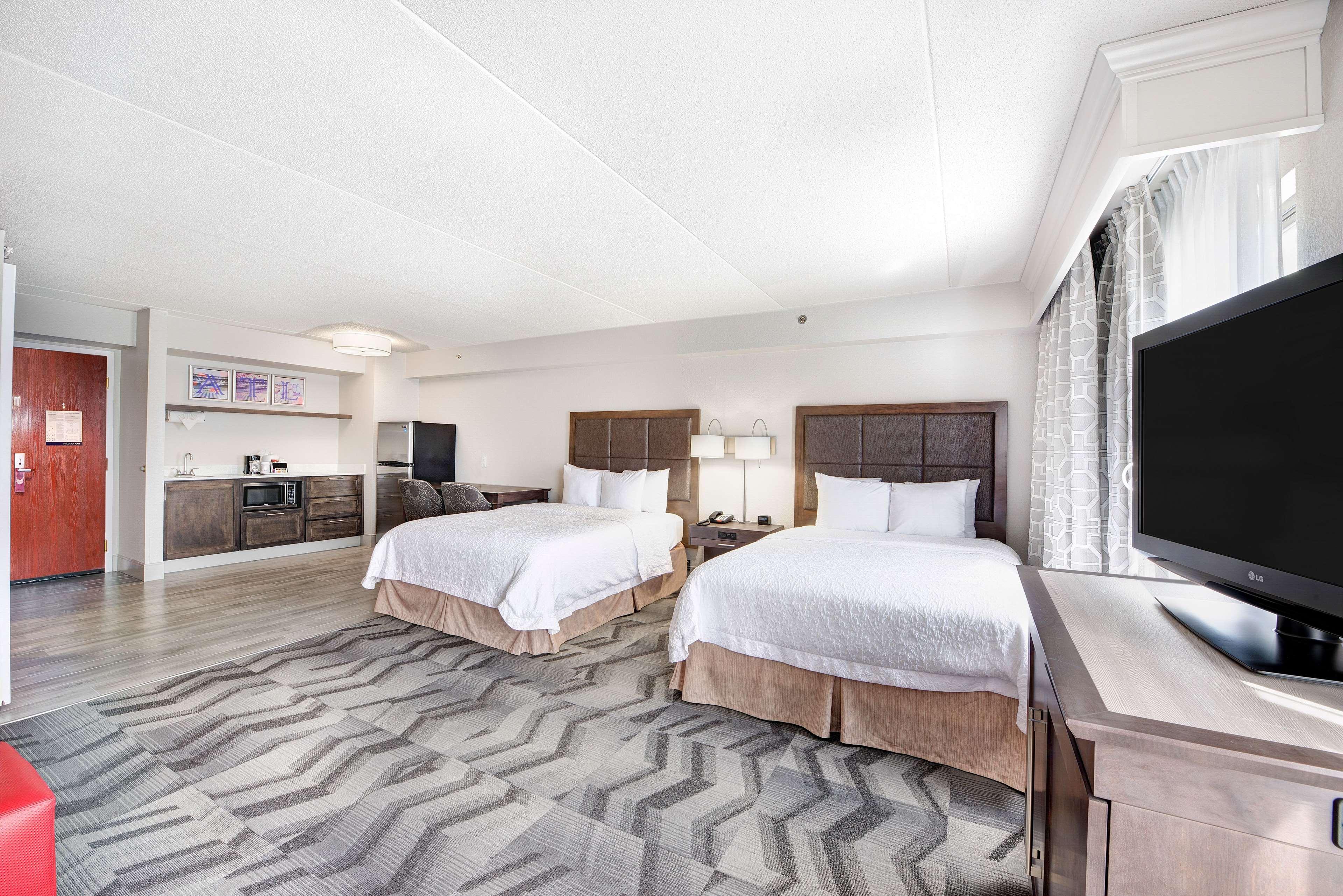 1 BEDROOM, SUITE, 2 QUEEN BEDS, KITCHEN