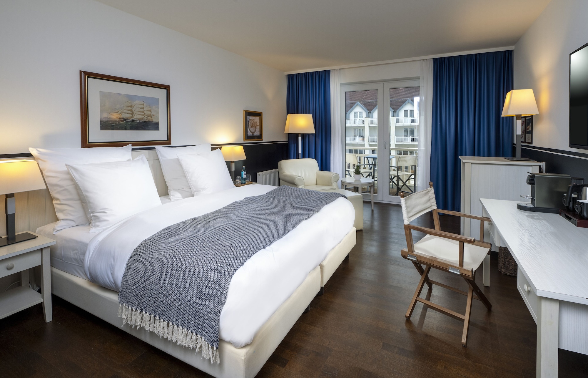 Classic, Double Bed, Partial Lake View
