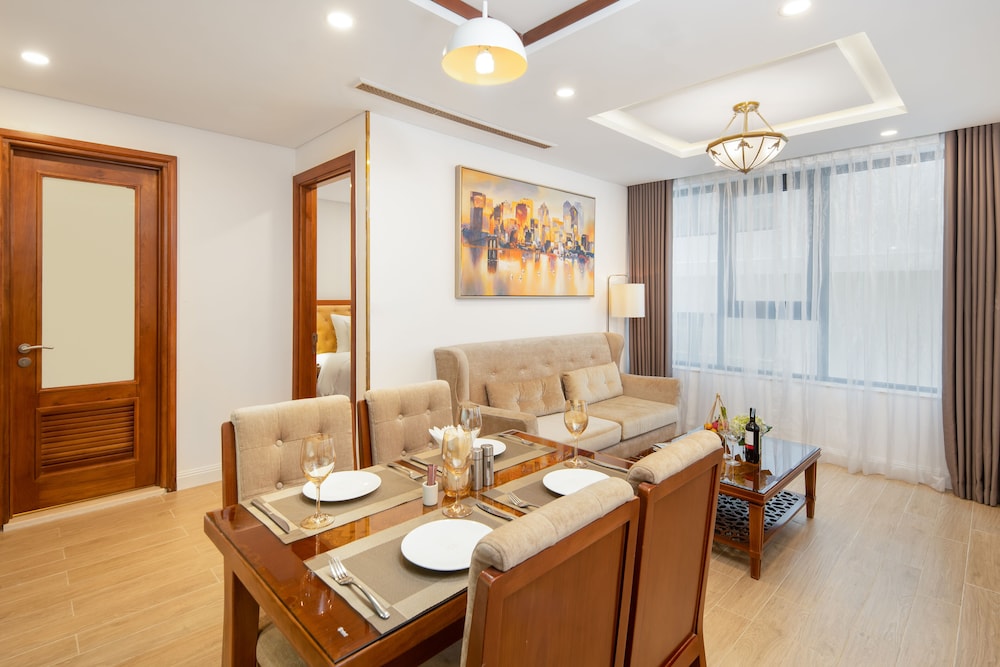 Paris Deli Danang Beach Hotel 66/80