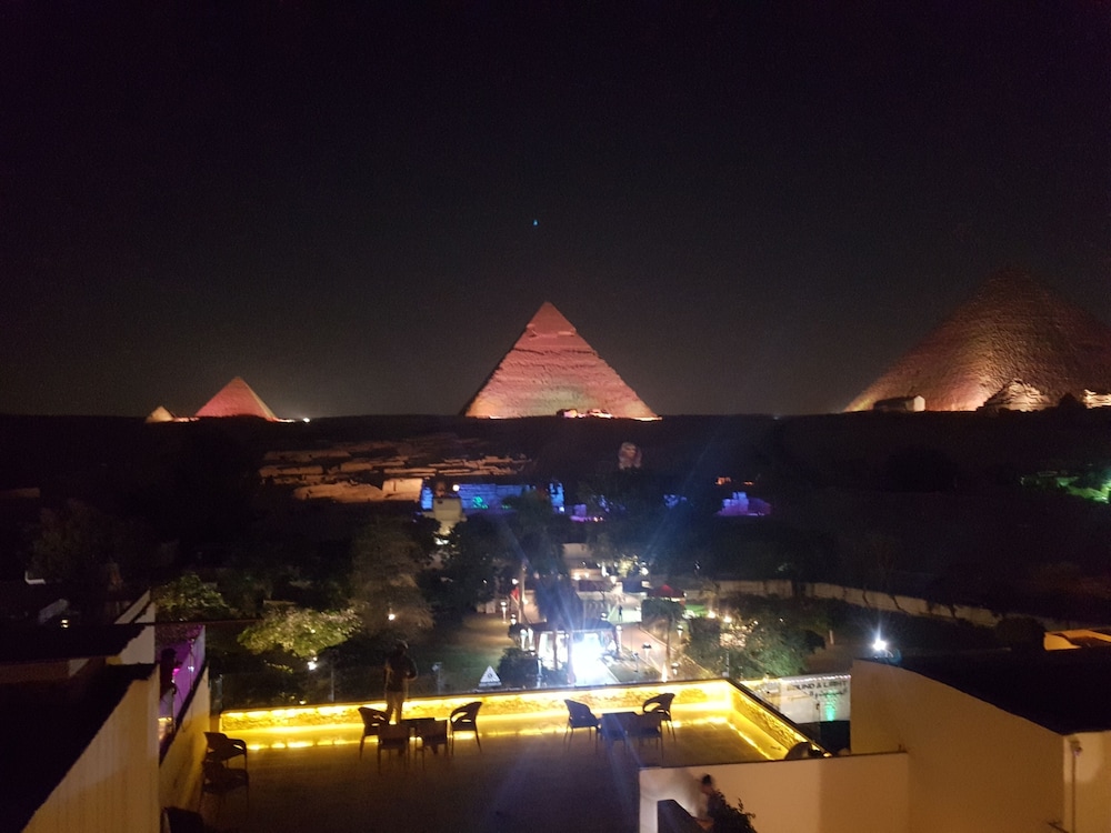 Sahara Pyramids Inn 4/50