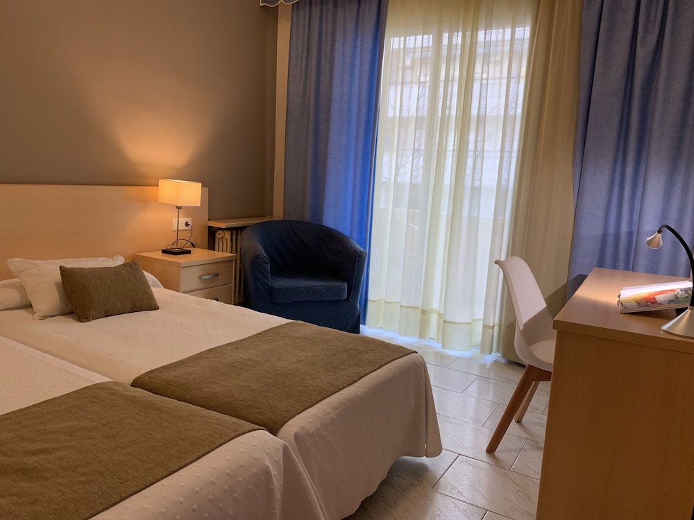 Hotel Llansola 9/67