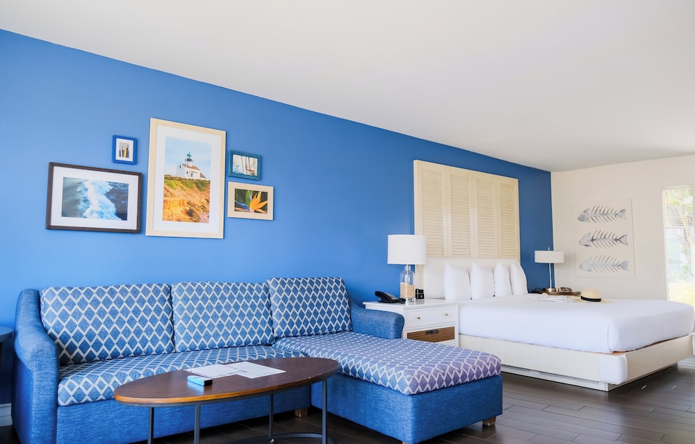 Junior Suite, King Bed, Bay Side
