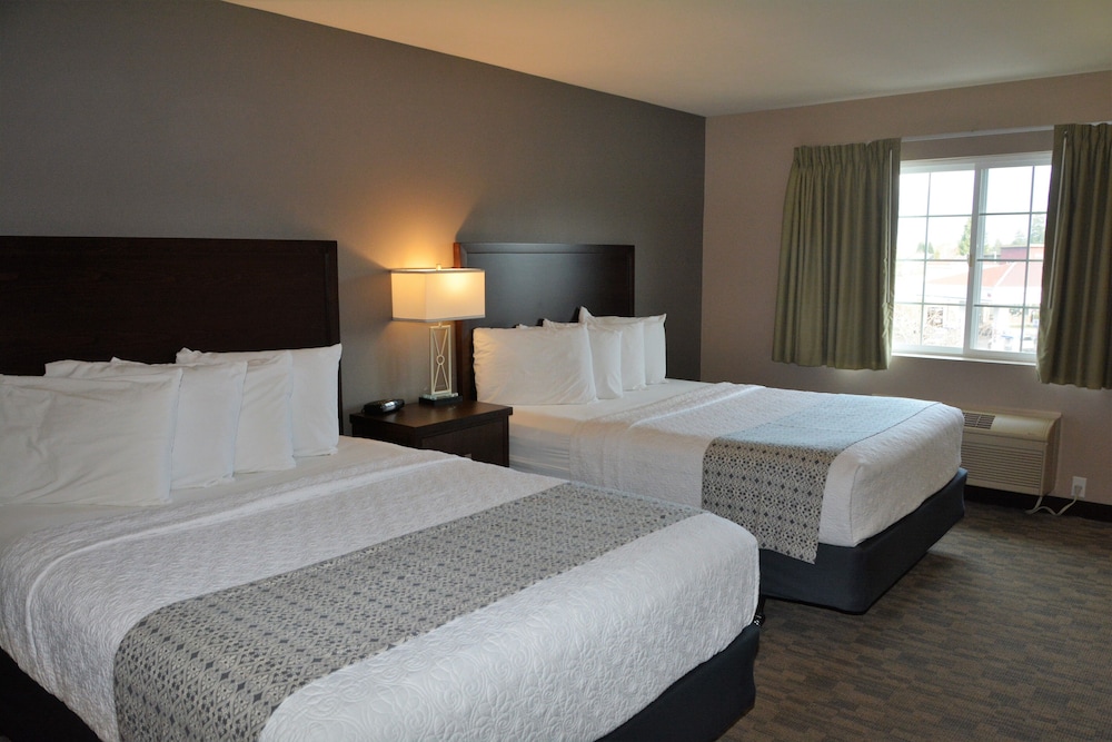 Deluxe, 2 Queen Beds, Sofa