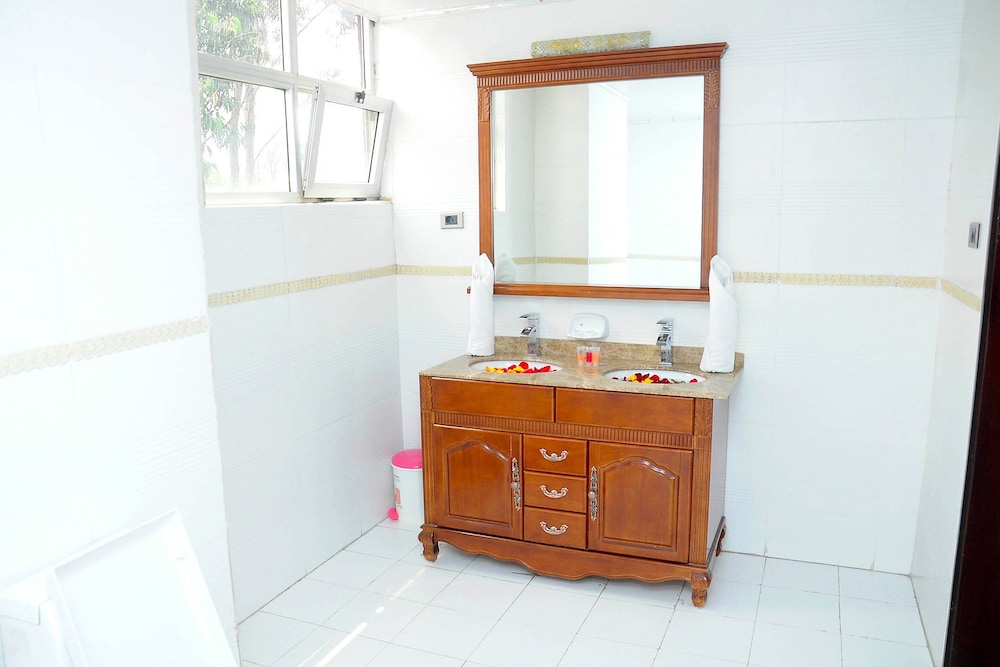 Ras Amba Hotel 10/50