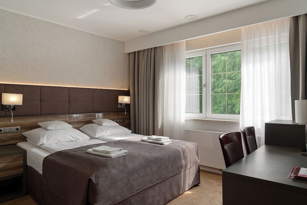Deluxe, Queen Bed
