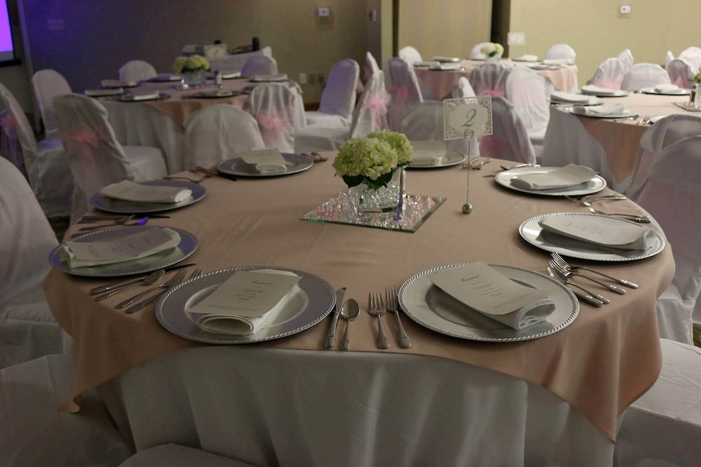 Holiday Inn Hotel & Suites Beckley 44/58
