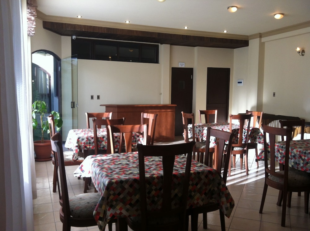 El Prado Hotel 27/36