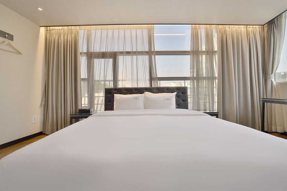 Hotel Platinum 12/37