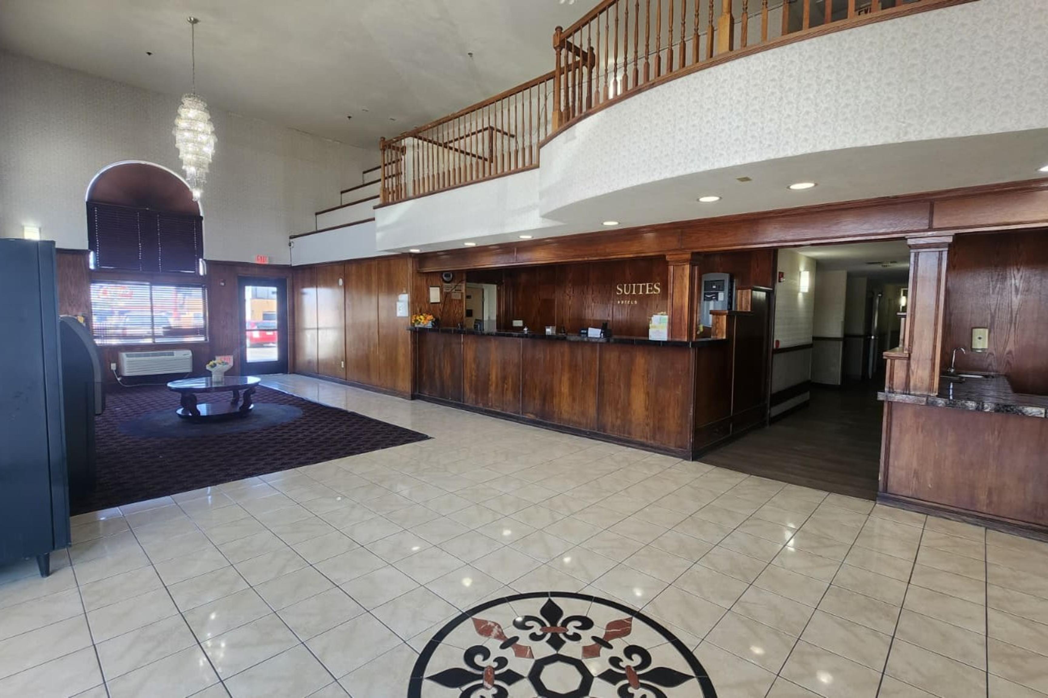 Lobby at OYO Sunport Suites Albuquerque Airport, ALBUQUERQUE - NM