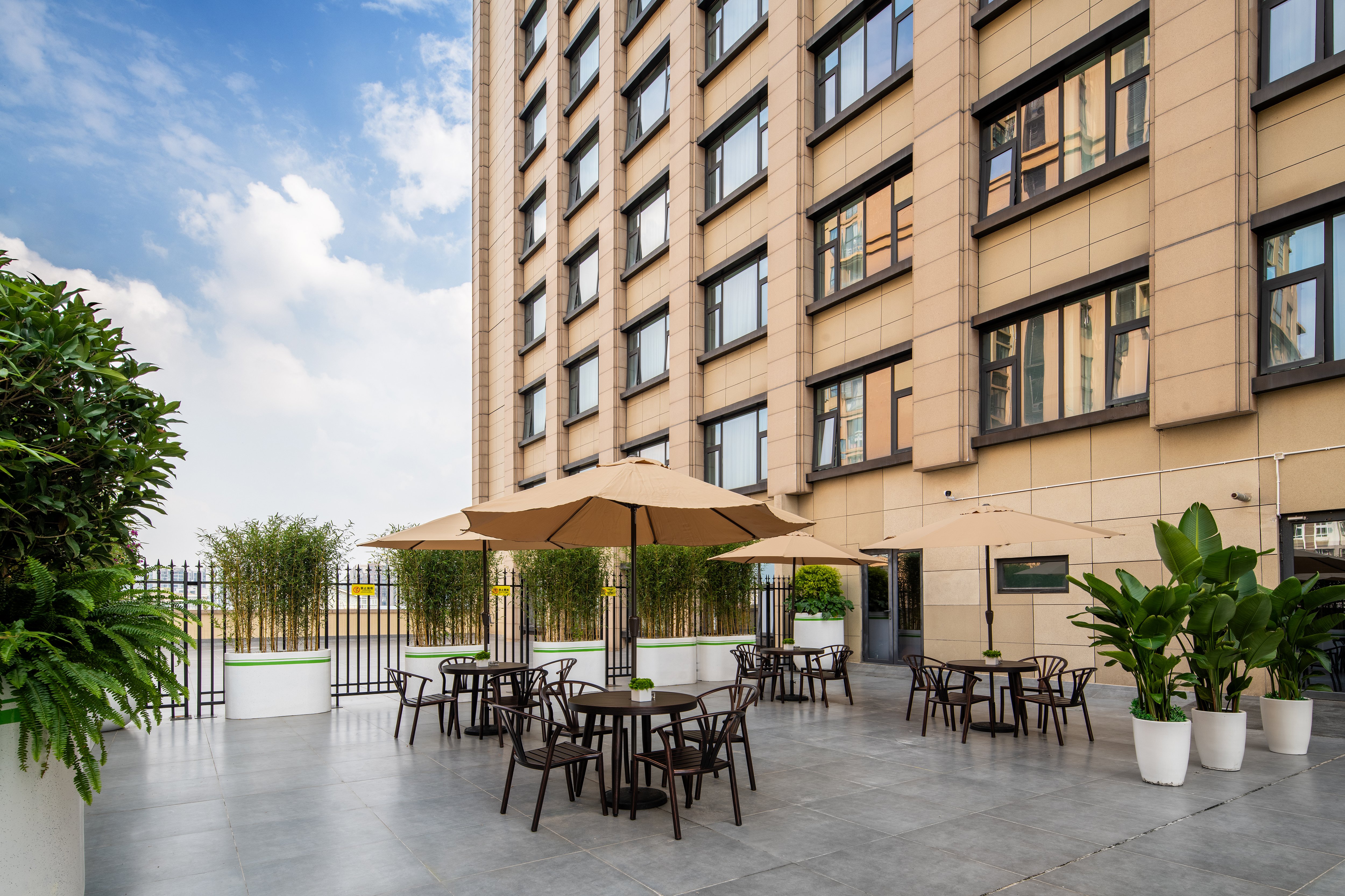 Holiday Inn Express Chengdu Huanhuaxi 9/67