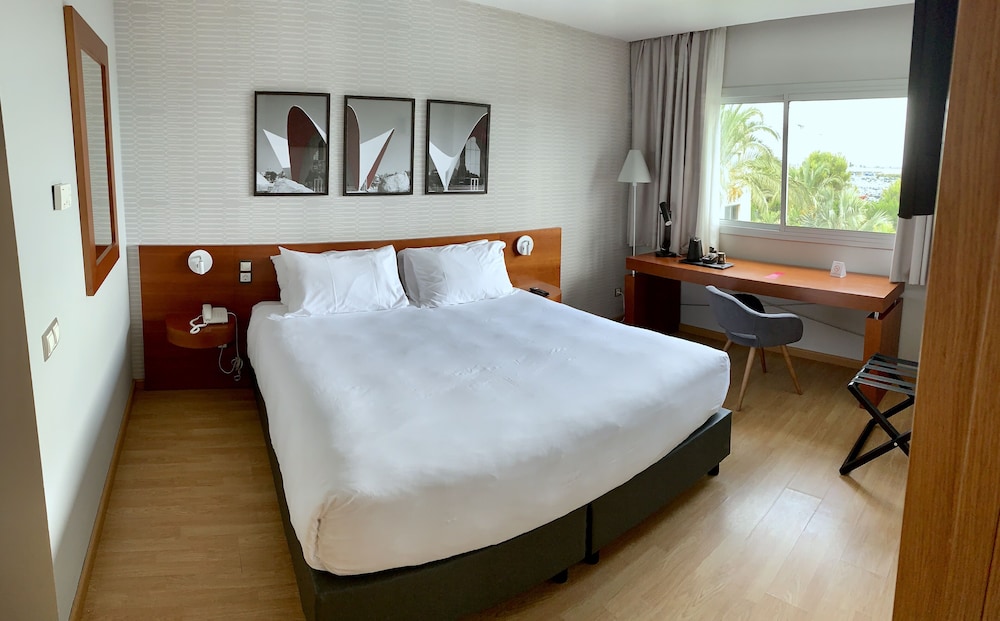 Ramada by Wyndham Valencia Almussafes 15/56
