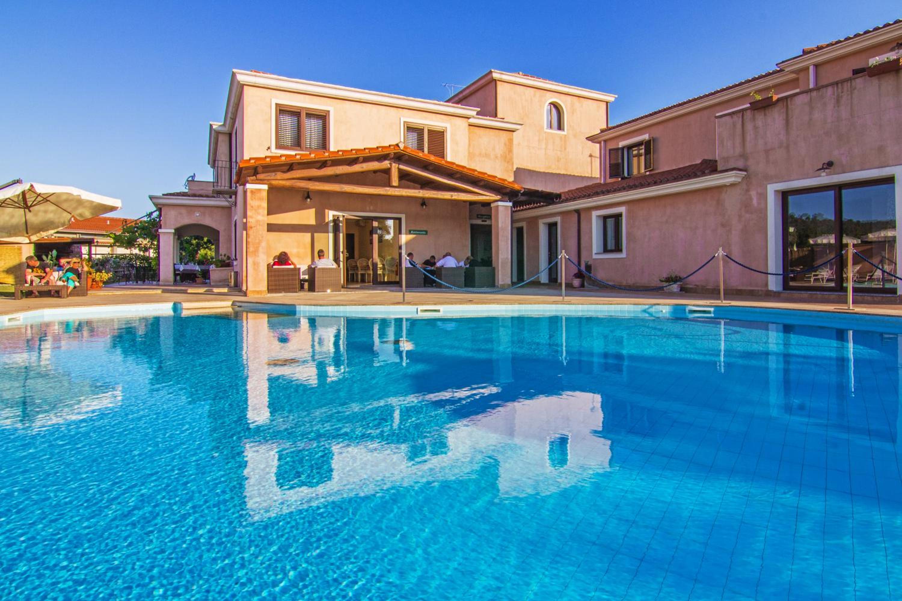 La Perla Hotel 4/47