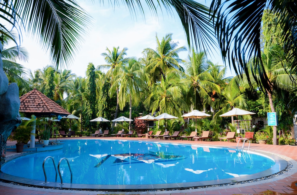 Four Oceans Resort 40/42