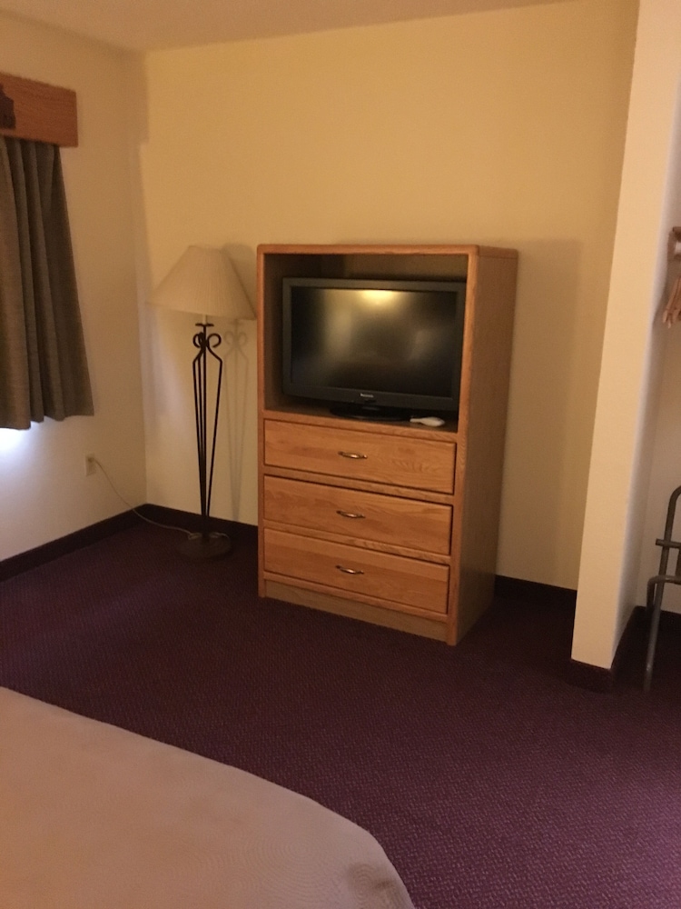 Mooselake Lodge 2/30
