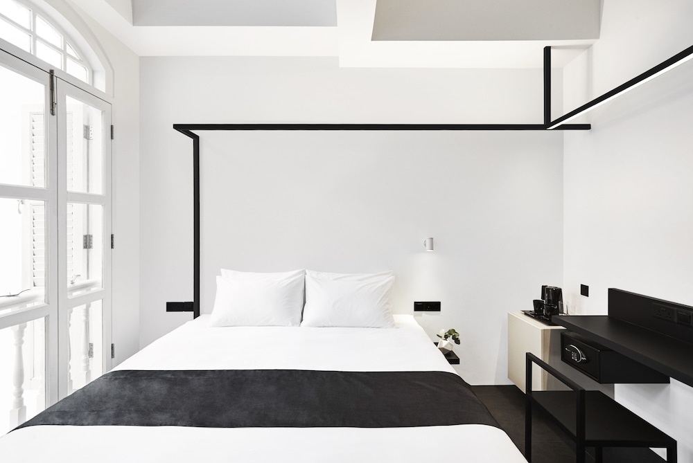 DELUXE, DOUBLE BED
