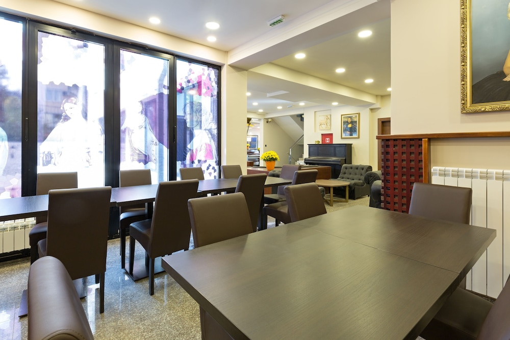 Sterling Hotel 42/49