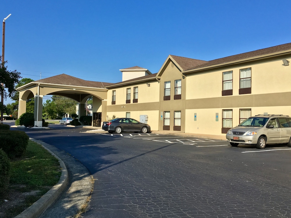 Baymont by Wyndham Creedmoor 38/47