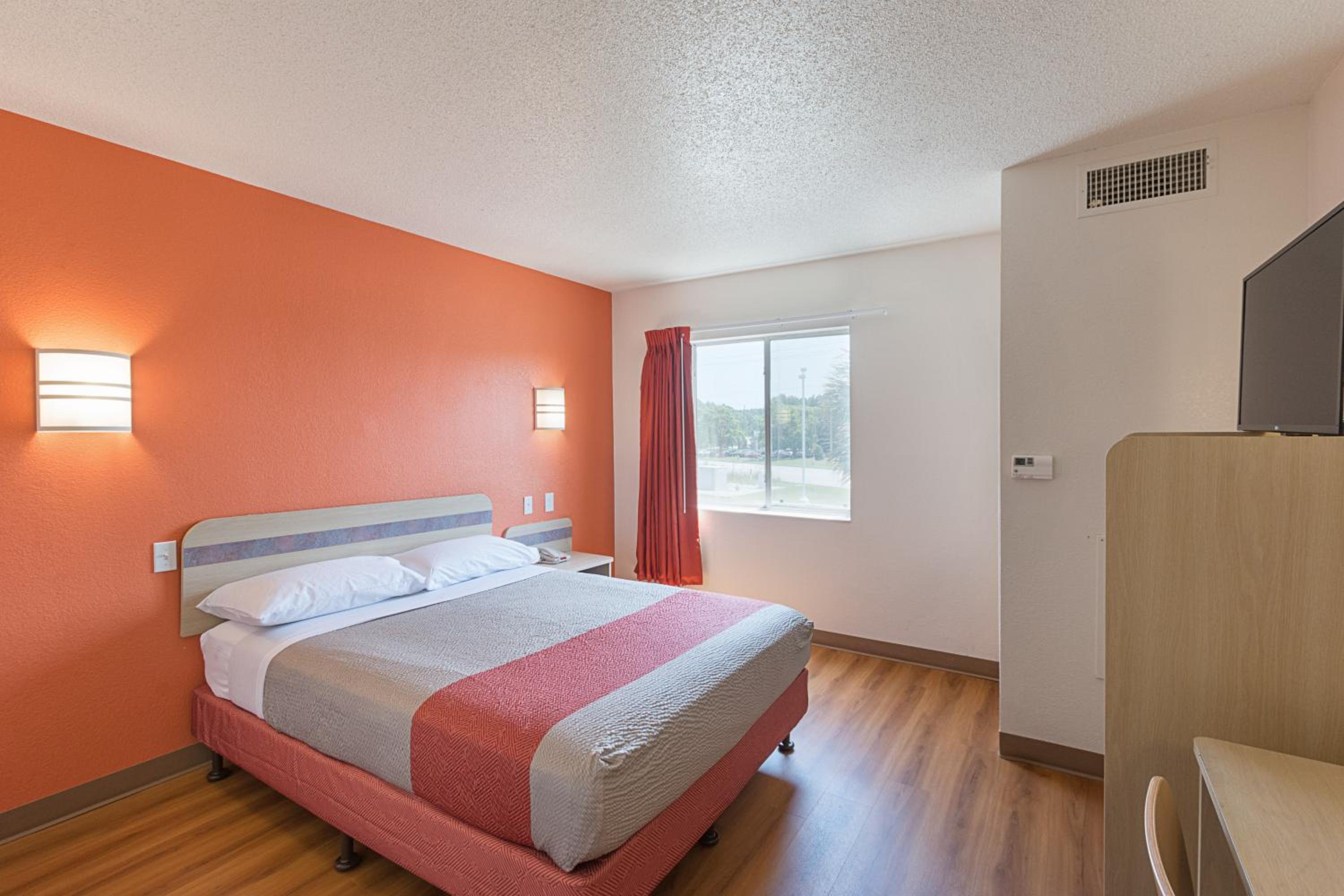 1 Full Bed - ADA/RI Shower/Mini Fridge