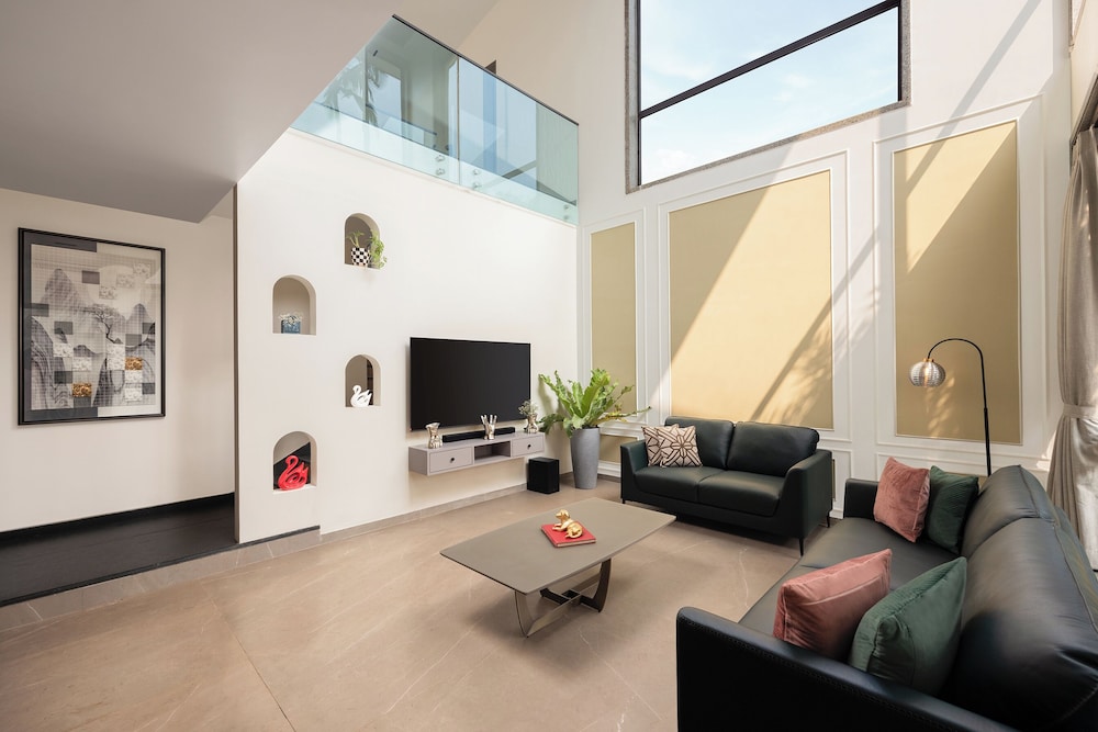 ELIVAAS Cloud 7 4 BHK Villa with Pvt Pool 54/72