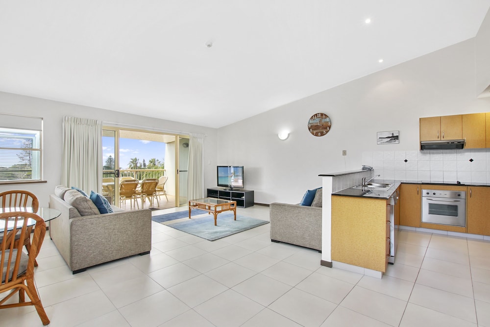 Headland Beach Resort 4/69