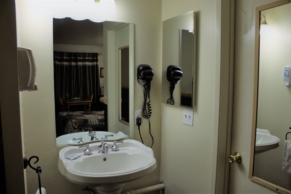 Standard, Queen Bed, Fireside Lodge 4/4