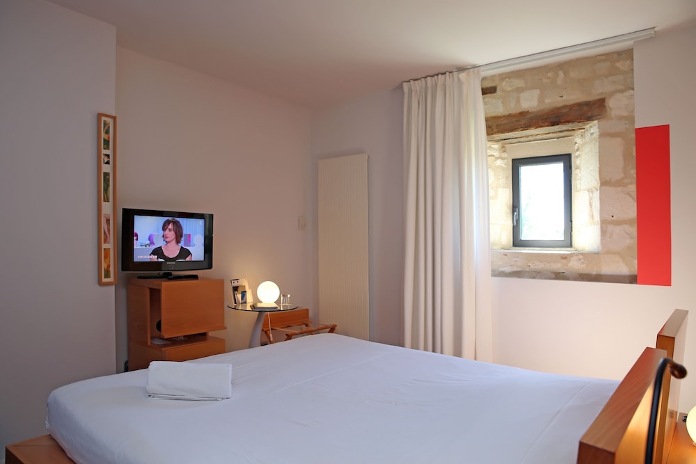 HOTEL DU CHATEAU DE SALETTES 8/45