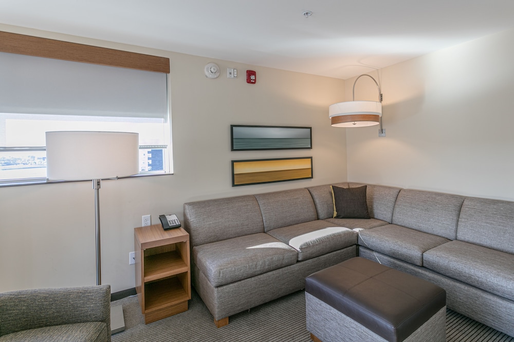Hyatt Place Wilmington Riverfront 42/66