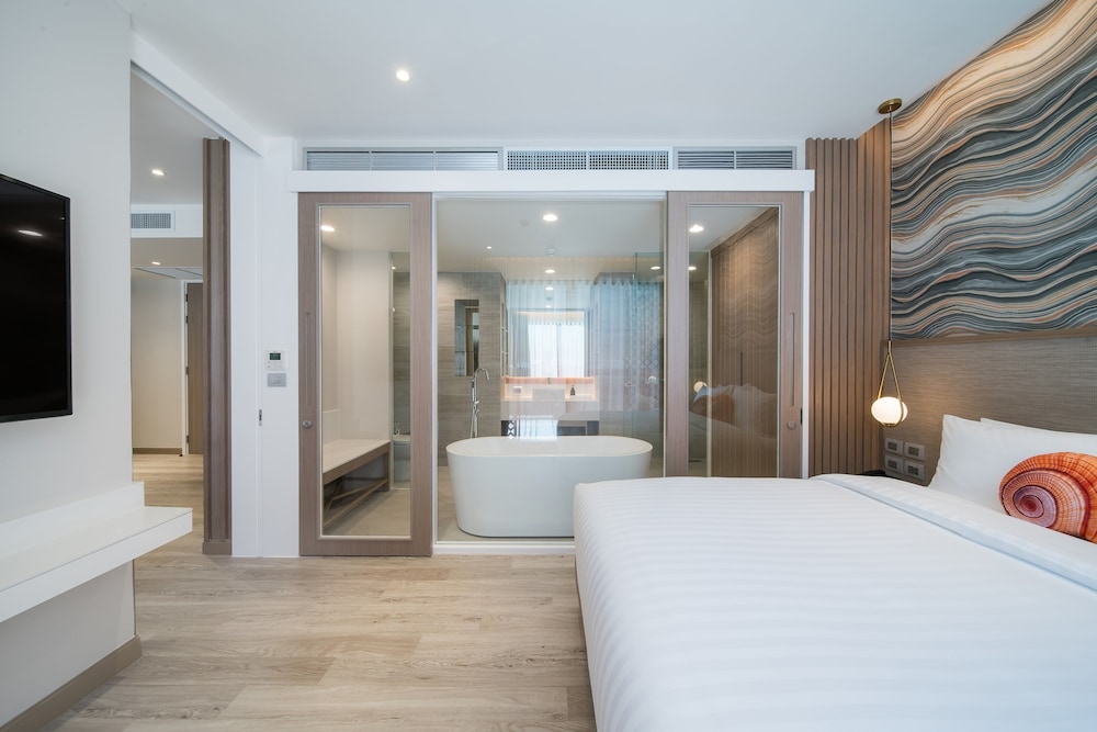 SUITE, CORNER