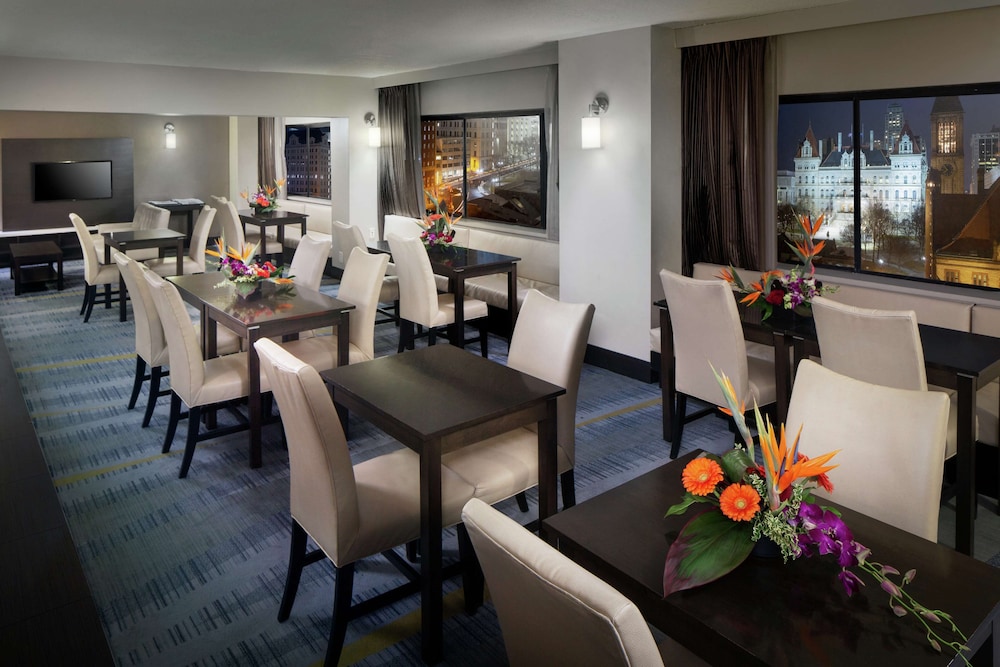 Hilton Albany 57/80