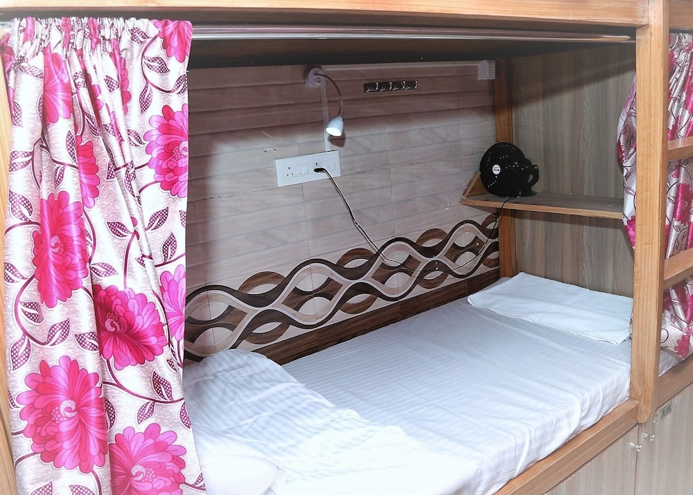 Delta Dormitory 13/28