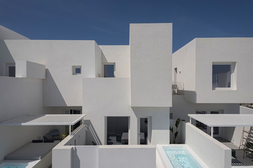 NEO SUITES 70/75