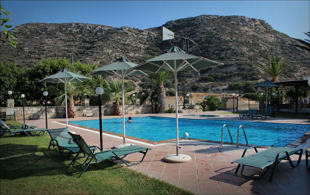 Dimitris Villa Hotel 60/67
