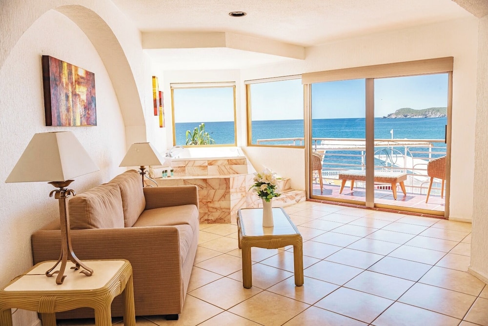 Hotel San Carlos Plaza, Beach & Convention Center 40/58
