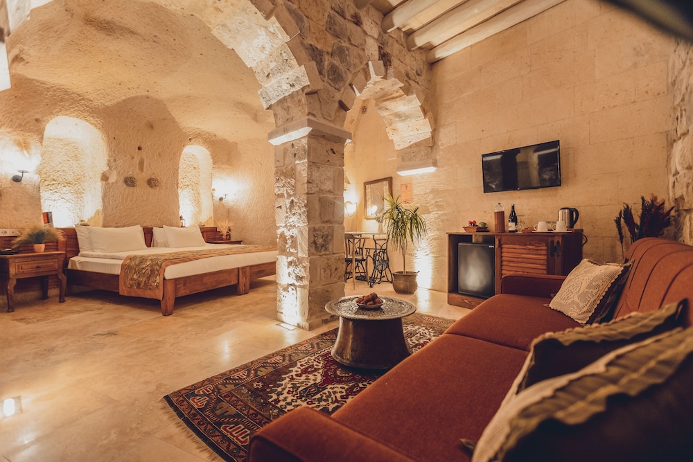 Peristyle Cave Cappadocia 31/49