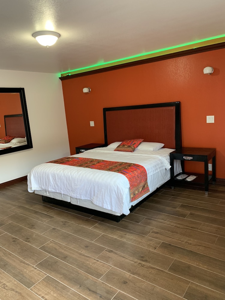 Norwalk inn & suites 7/39