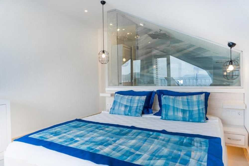 Nur Beach Hotel 9/41