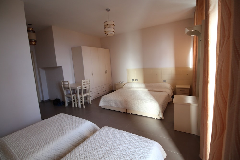 Hotel Piazza 17/50