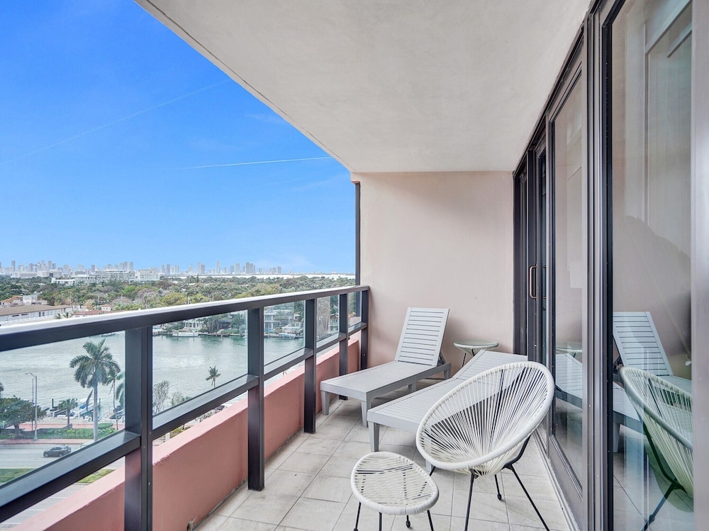 Miami, Beach Pool, King Bed, Sofa, High Floor، The Alexander All Suite Oceanfront Resort 2/3